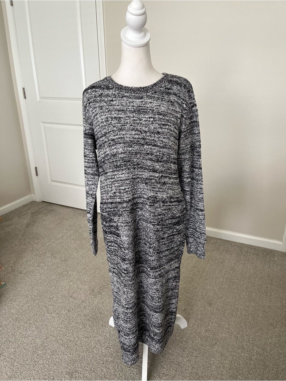 NWT Softies Marshmallow 42 inch Crew Neck Lounger Dress with Pockets Size XS